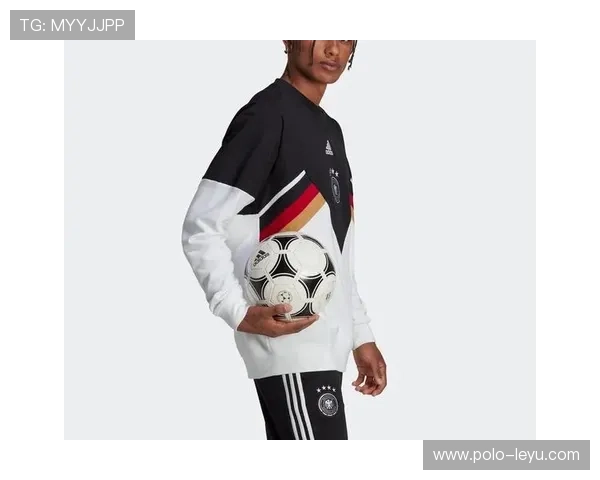 足球明星同款卫衣搭配指南 打造街头时尚潮流感的完美穿搭秘诀